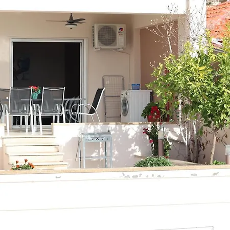 Apartment Lovely With Beautiful Garden *