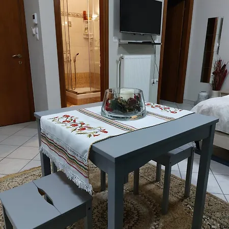 Lovely With Beautiful Garden Apartment Kavala