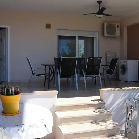 Apartment Lovely With Beautiful Garden