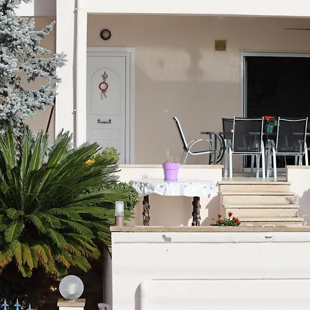 Apartamento Lovely With Beautiful Garden
