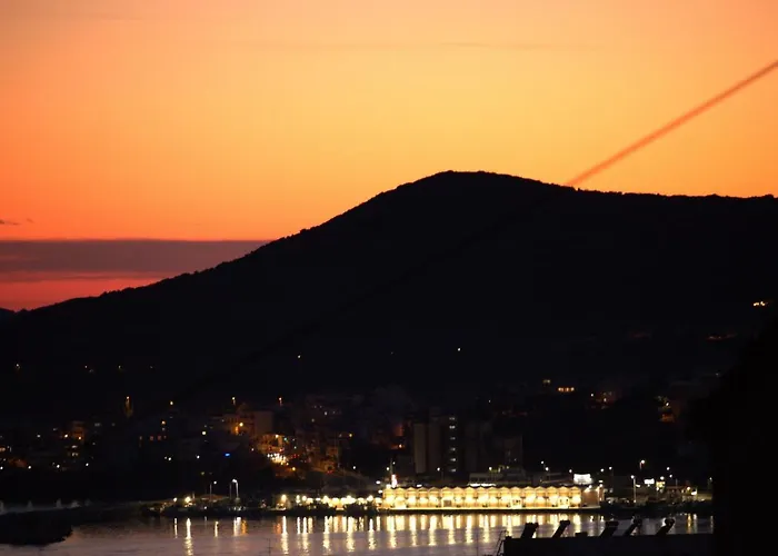 Lovely With Beautiful Garden Appartement