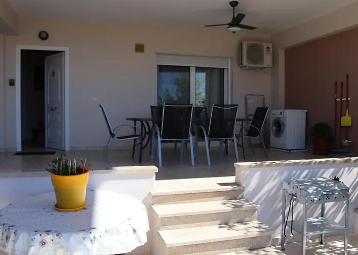 Apartment Lovely With Beautiful Garden